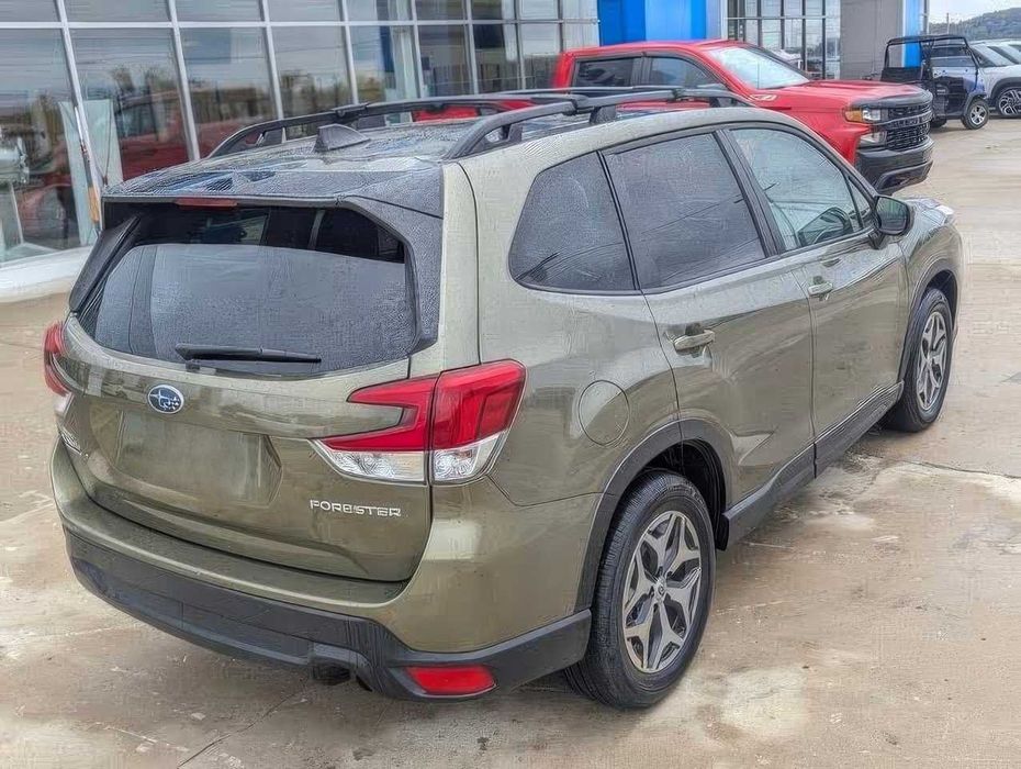 Subaru Forester Premium Crossover      2024
