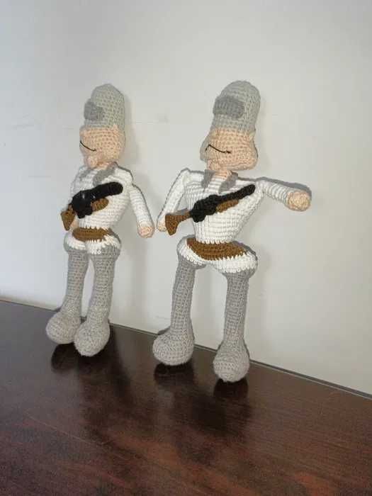 Kapitan Bomba, Janusz, Sebek