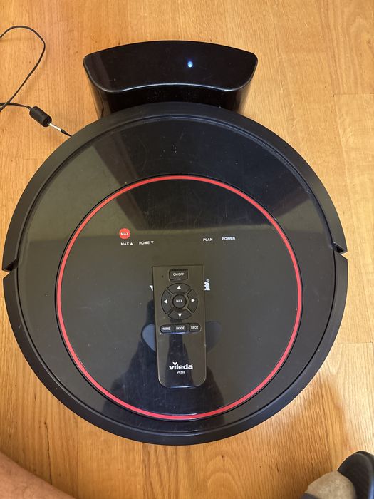 Продам робот пилелос з станцією