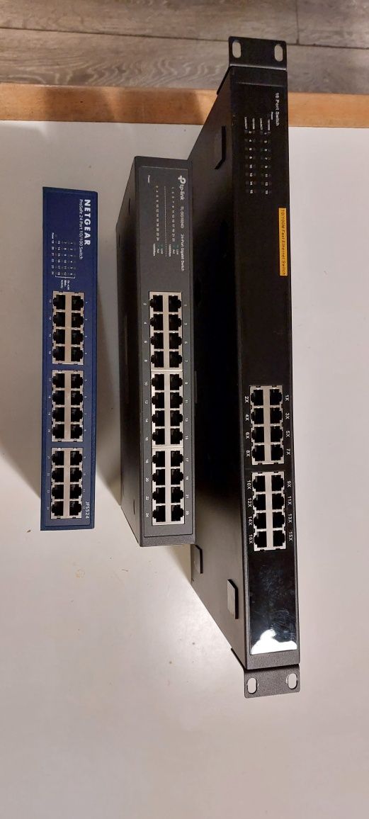 NETGEAR ProSafe 24 port 10/100 Switch