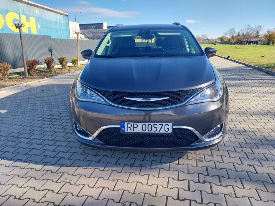 Chrysler Pacifica 3.6 2018 rok 8 osobowy