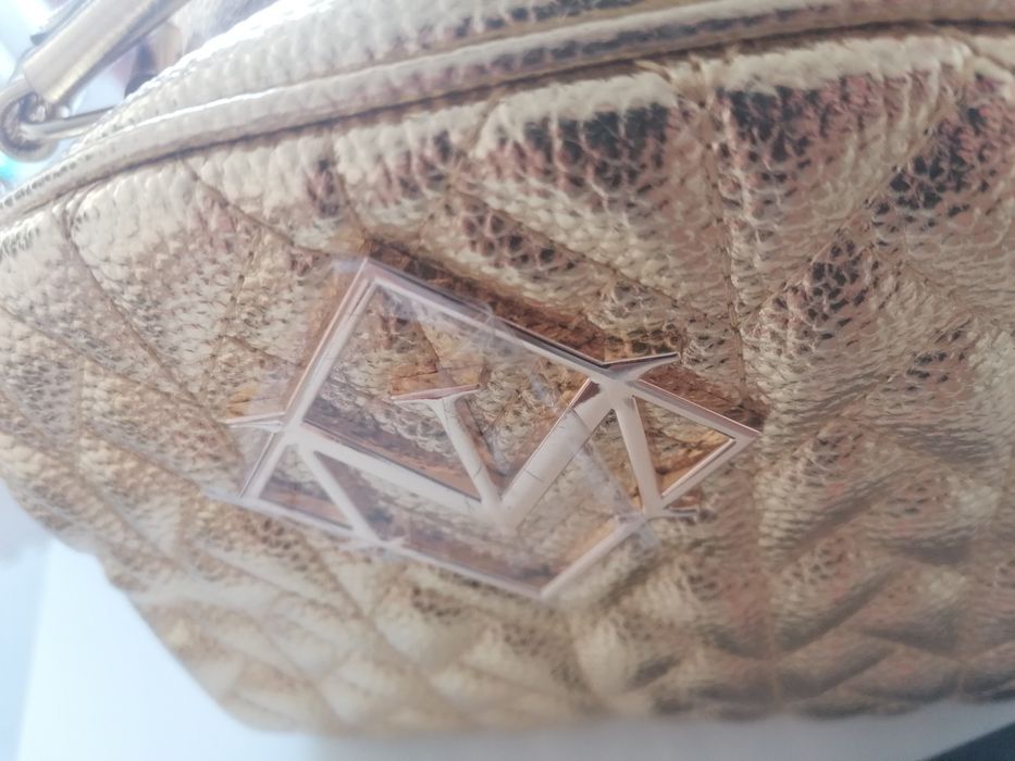 Złota torebka monnari listonoszka