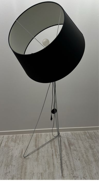 Lampa stojąca duża jak nowa