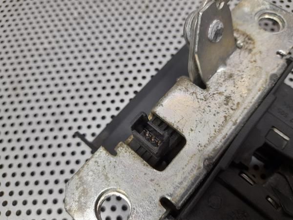 Fechadura / fecho da mala VOLKSWAGEN Polo (9N)