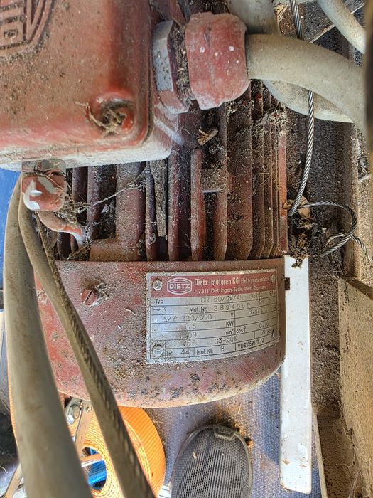 Podnośnik samochodowy dwukolumnowy niemiecki