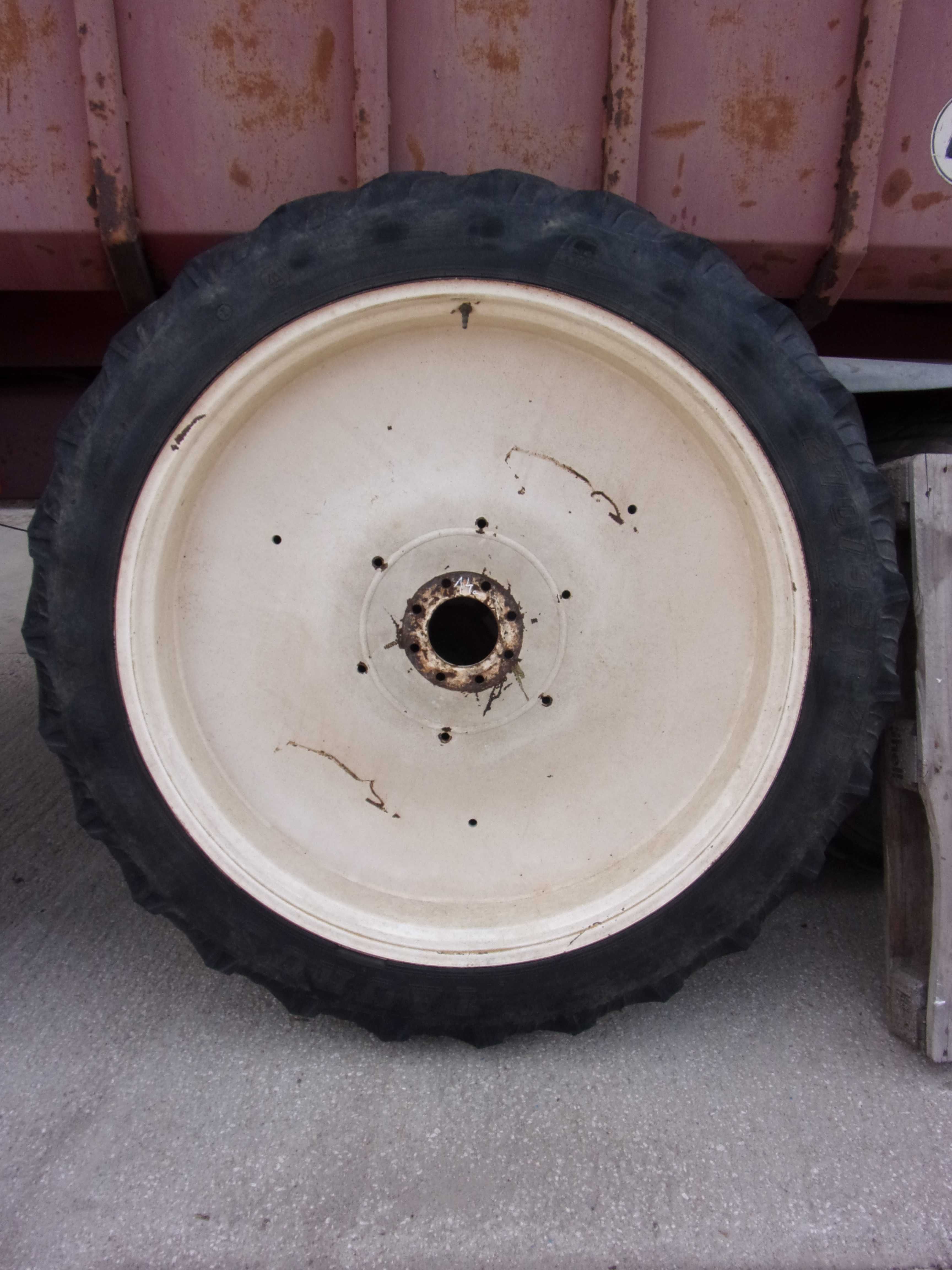 Koła wąskie międzyrzędzi 11,2 x 48 Renault New Holland Case Steyr