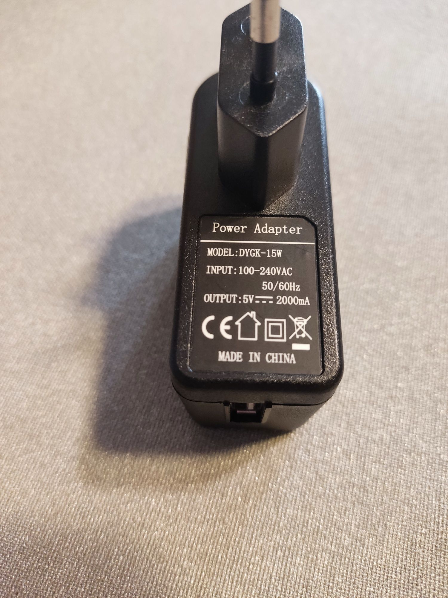 Carregadores/ transformadores variados 3V/ 5V/ 6V etc - 3 euros cada