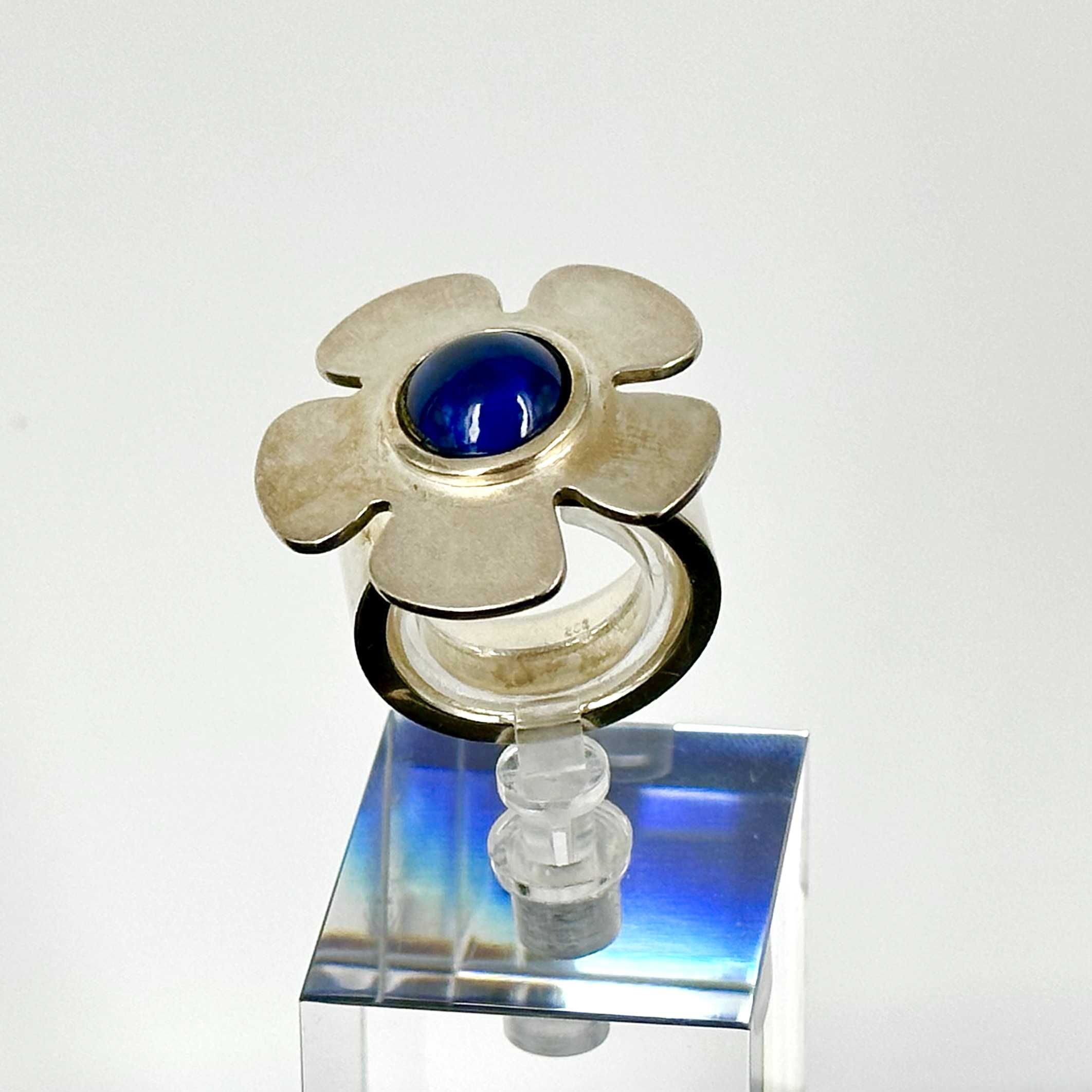 Srebro - Srebrny gigantyczny pierścionek z błękitnym kamieniem.
