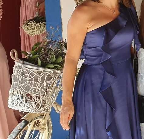 Vestido de Cerimónia, conforme a luz parecem diferentes cores