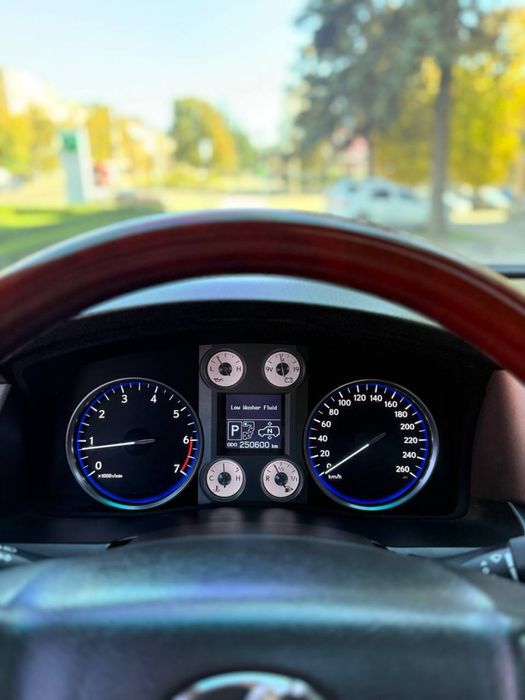 Lexus LX570 2008 года