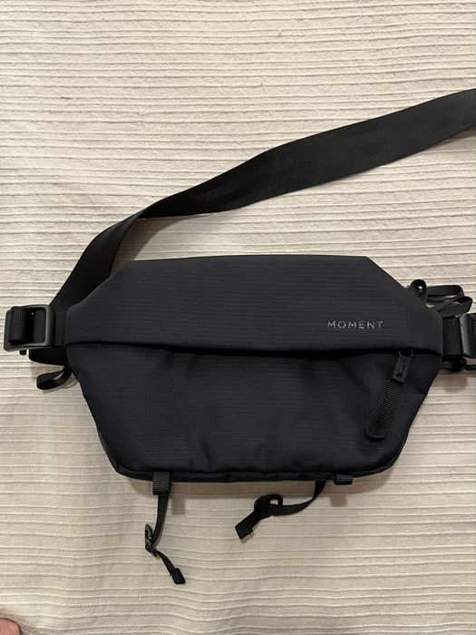 Bolsa Moment Everything Sling 2L