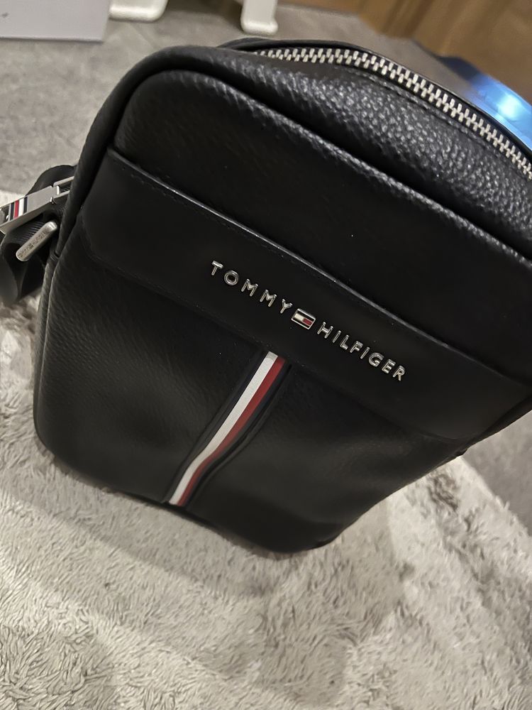 Torebka tommy hilfiger unisex. Stan idealny.