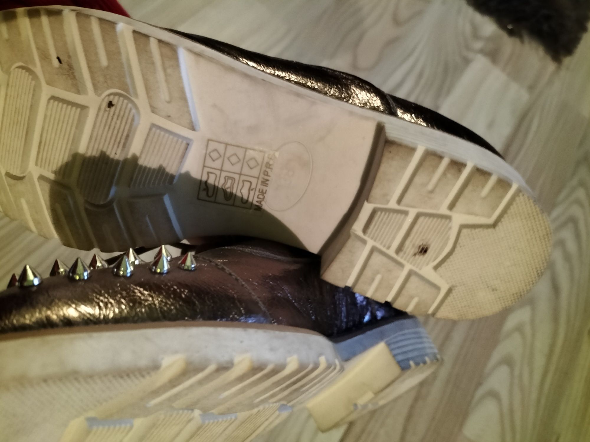 Hitowe Buty z Ćwiekami