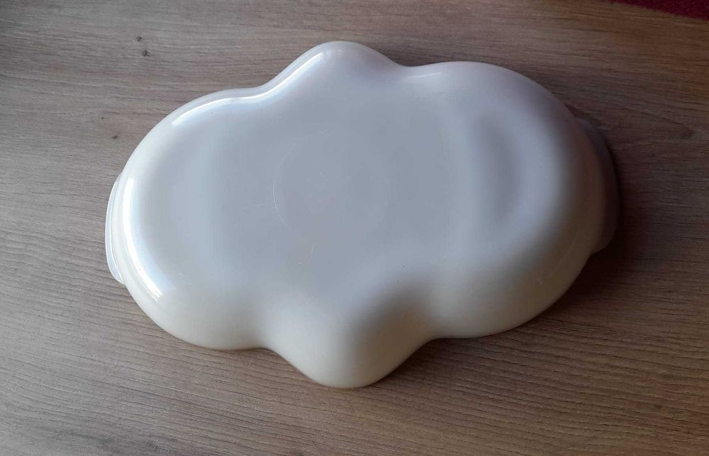 Bandeja de prato dividida em vidro de leite branco