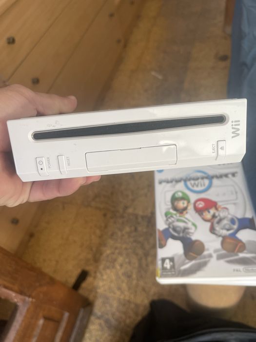 Nitendo wii com acessorios e 2 jogos