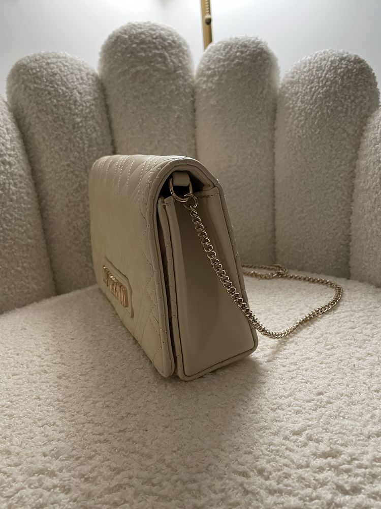 Love Moschino Smart Daily kremowa torebka pikowana kopertówka ekoskóra
