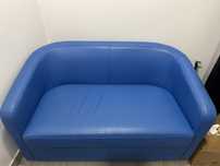 Sofa azul dois lugares