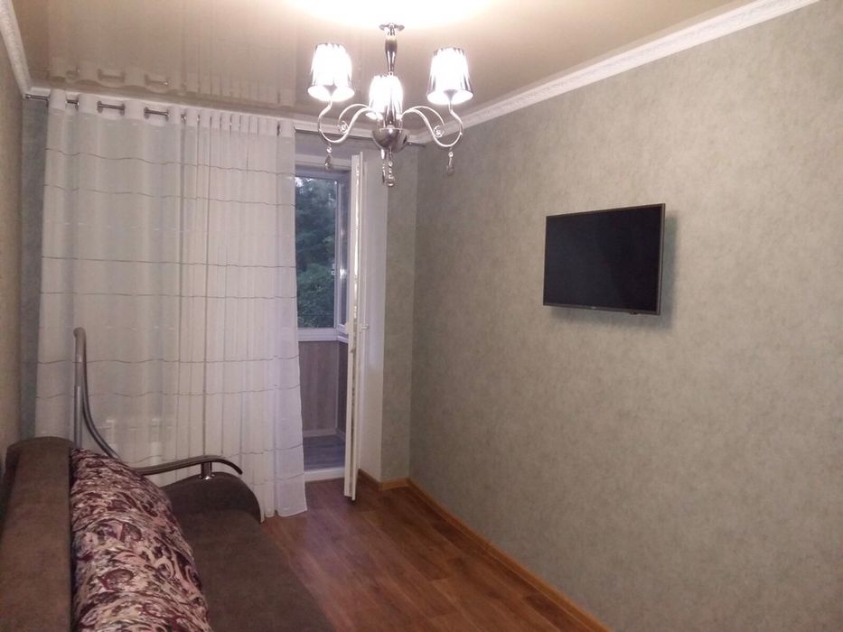 Подобова оренда квартири.. Двухкомнатная. 95 квартал, Центр, Ашан