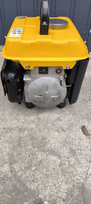 Бензиновий генератор