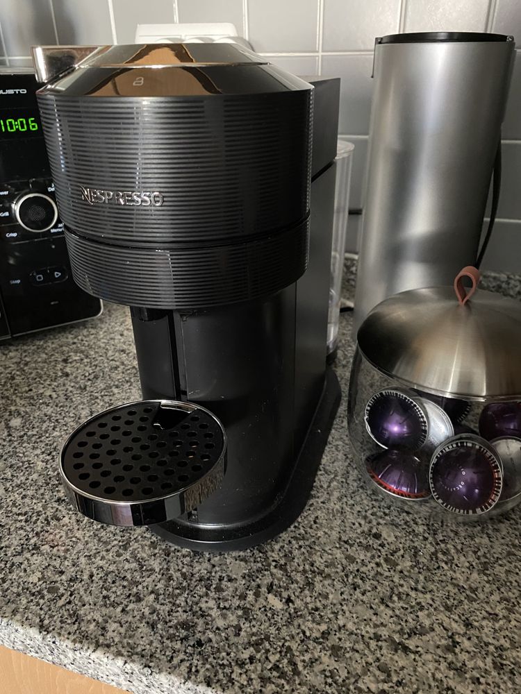 Máquina de café NESPRESSO