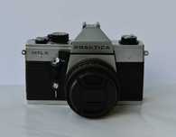 Analogowy aparat fotograficzny (lustrzanka) Praktica MTL 5