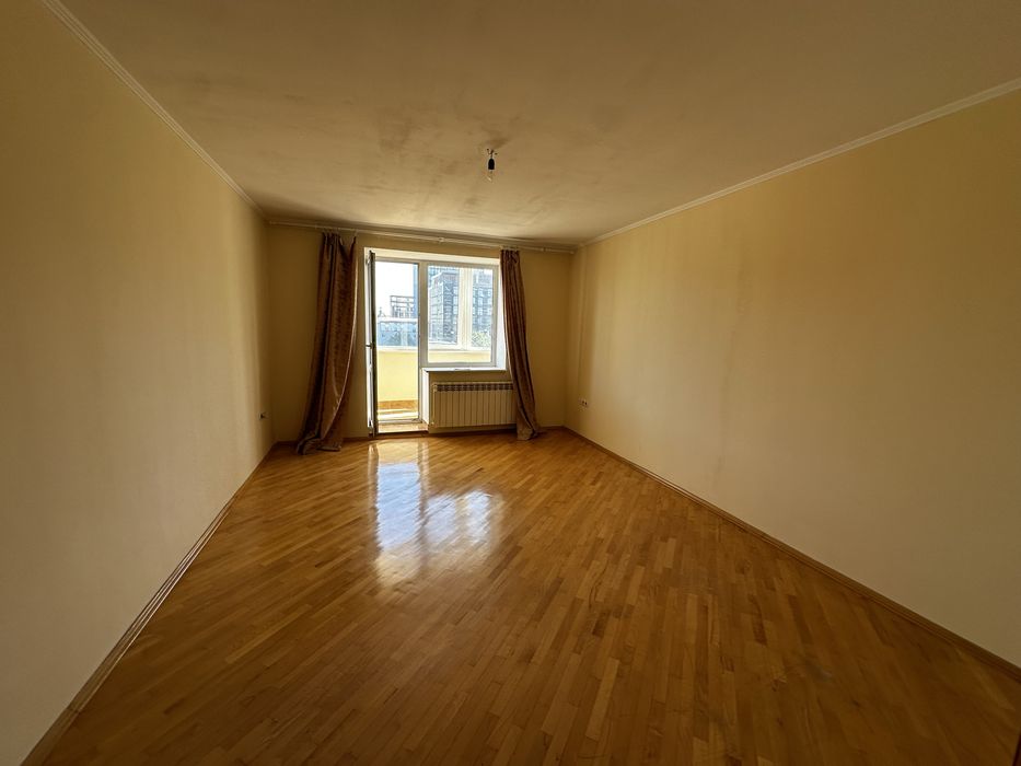 Продам 2 кімнатну в центрі вулиця Тичини