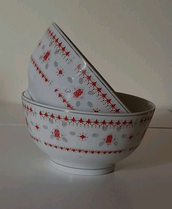 2 tigelas de porcelana