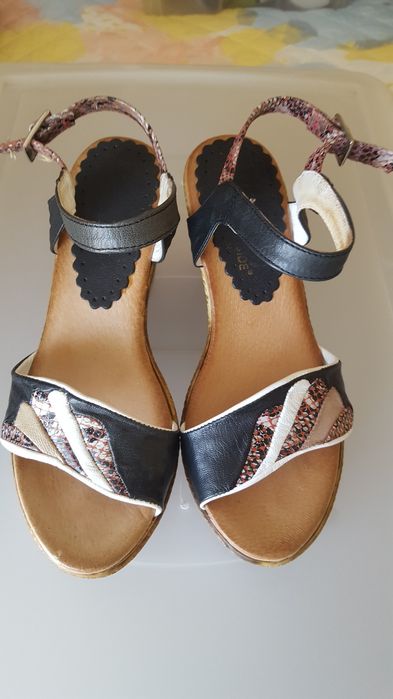 Sandálias tamanho 35