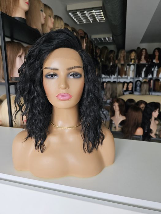 Peruka Iza czarne fale lekki bob lacefront naturalna fryzura