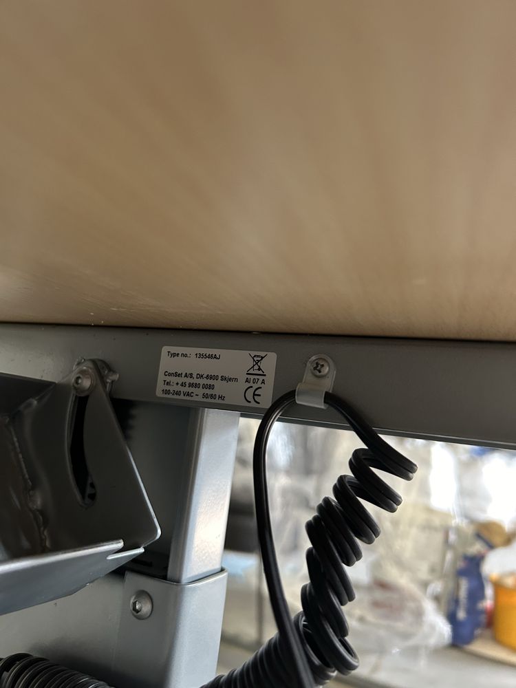 Biurko elektrycznie regulowane
