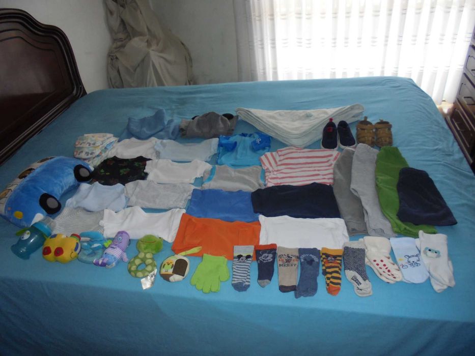 lote de roupa de menino bebé  almofada