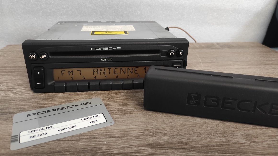 radio 911 PORSCHE 996 / 964 944 / 928 986/ 993 BECKER CDR-21 210 +Etui