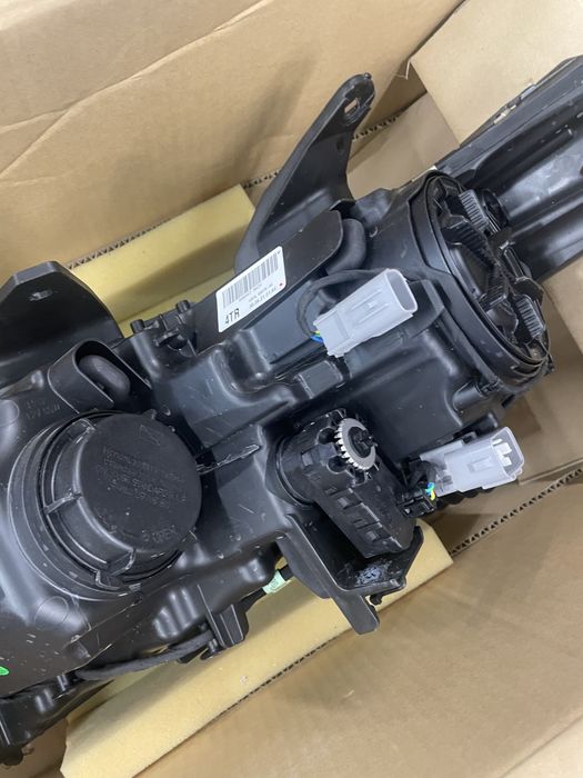 Фара права Outlander 3 (GF) 8301C854