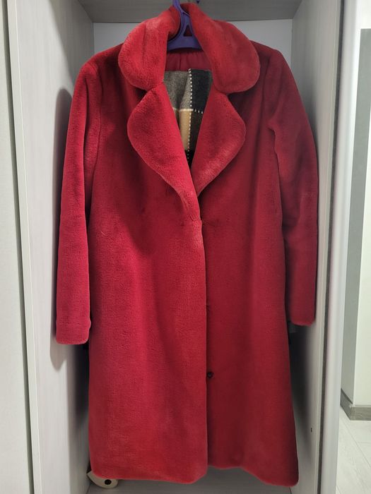 Стильна яскрава шуба