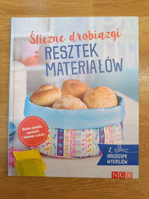 Śliczne drobiazgi z resztek materiałów z arkuszami wykrojów