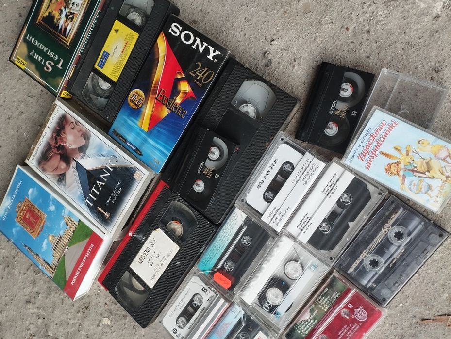 Kasety magnetofonowe i VHS zestaw mix vintage PRL retro muzyka filmy