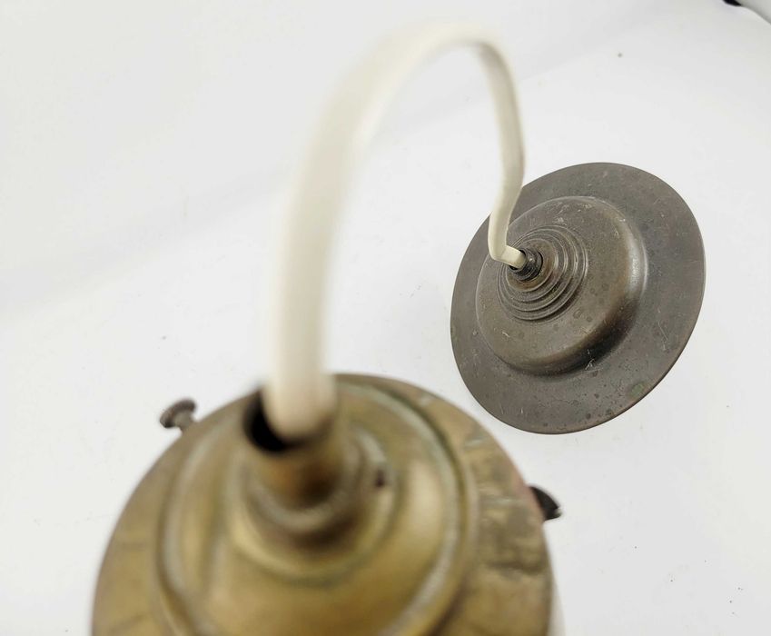 Stara lampa sufitowa z mosiężną oprawką i porcelanką – długość 42 cm