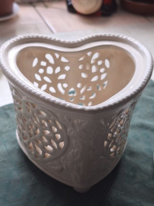 Продам дві  скриньки  для прикрас порце лянові