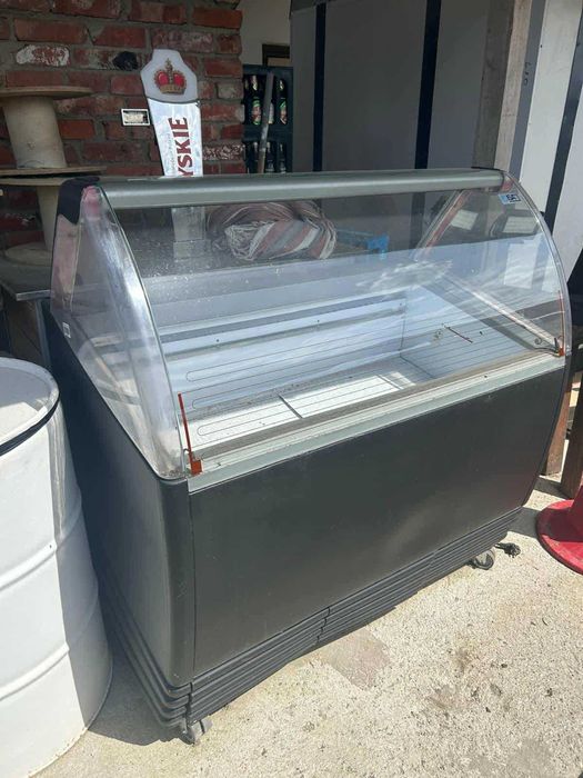 Oddam witrynę lodowa widoczna na zdjęciu.