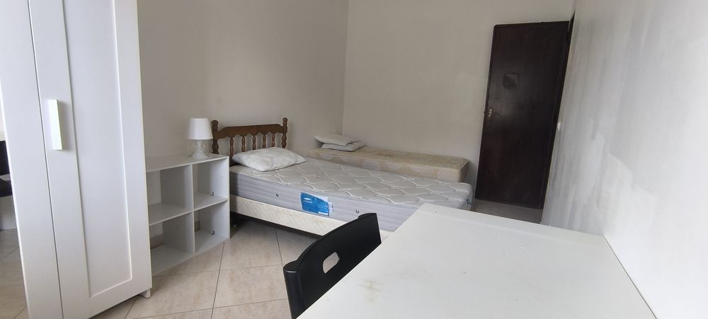 Quarto para duas pessoas.