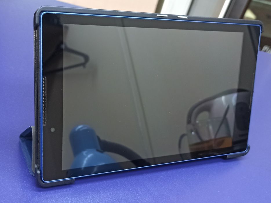 Lenovo TB3-850f 16Gb/2Gb + новый чехол - книжка