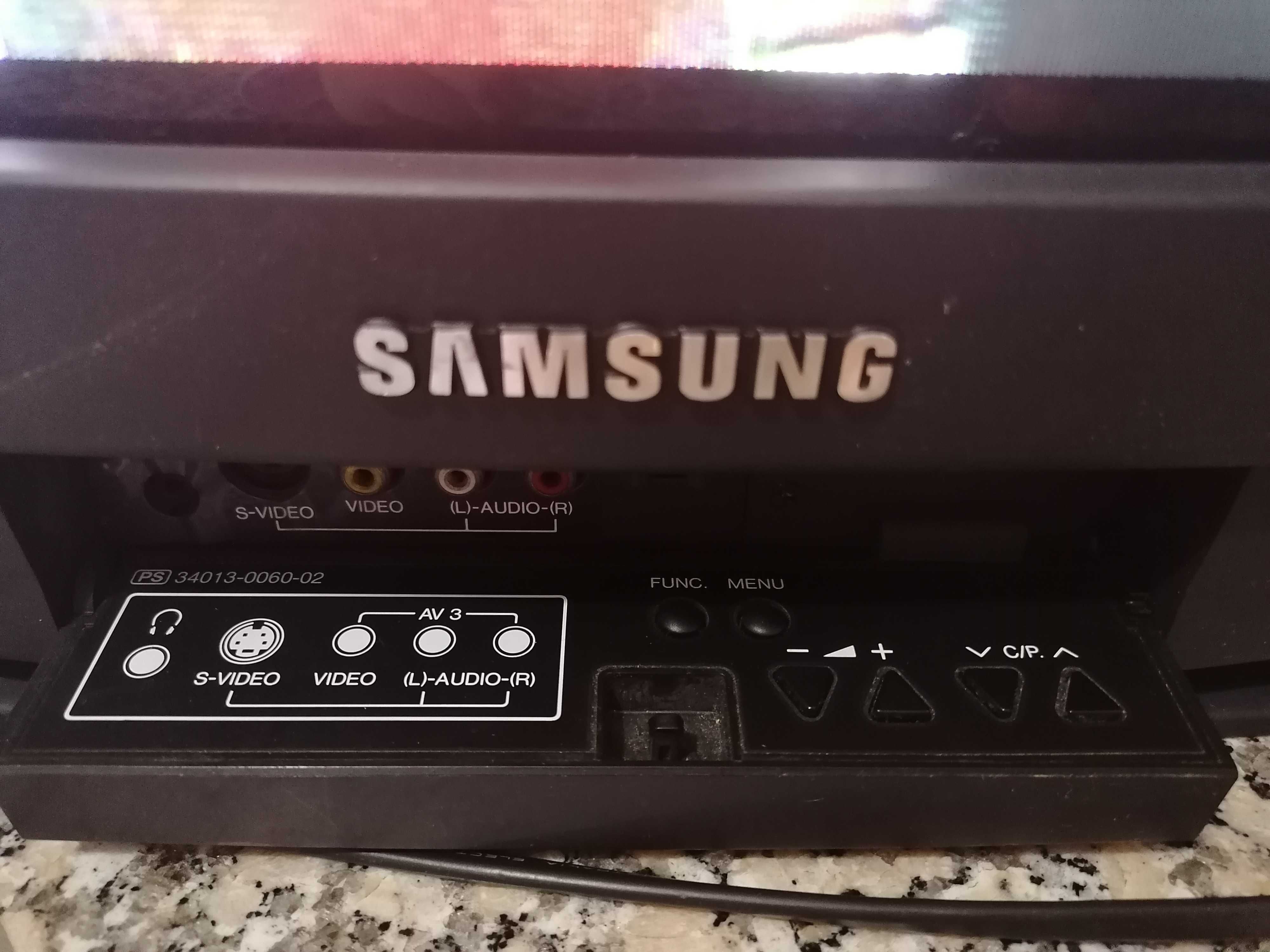 Tv usada Samsung a funcionar