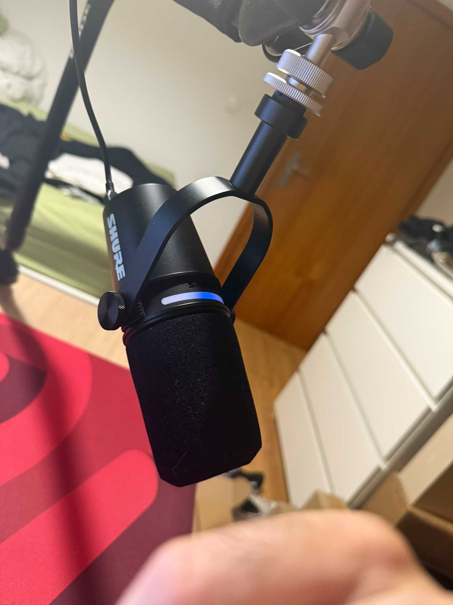 Shure MV7+ Podcast Microphone (sem caixa)