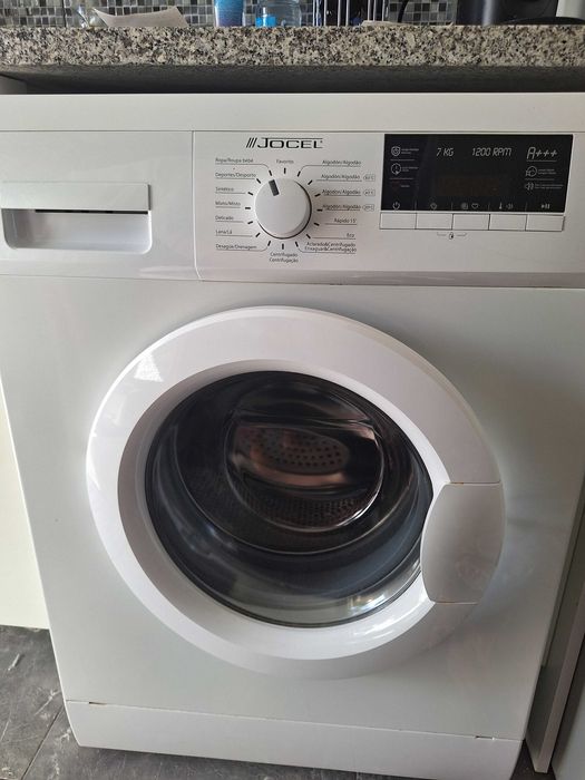 Maquina de lavar usada em bom estado