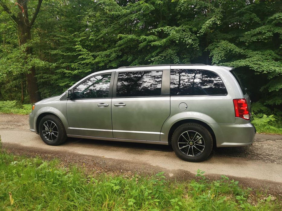 2019 Dodge Grand Caravan GT srebrny - nowe opony