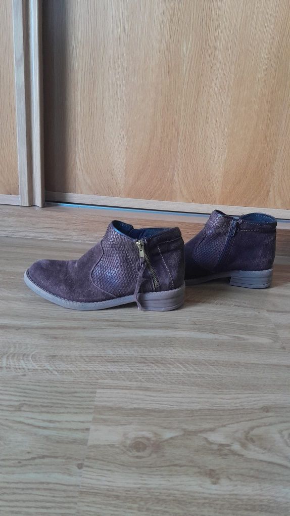 Botas castanhas camurça