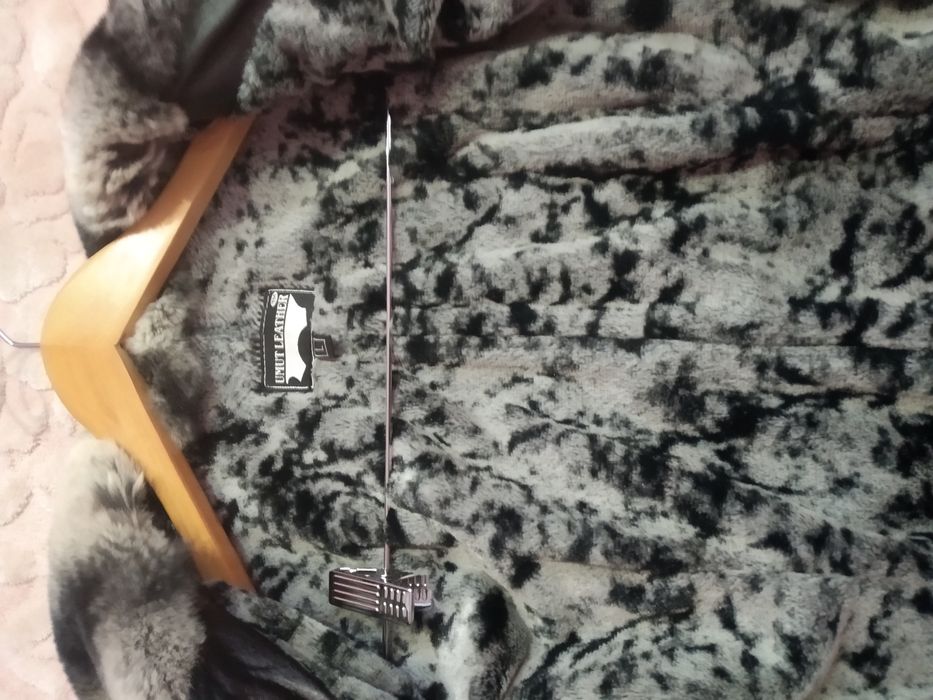 Продаю шкіряну жіночу куртку