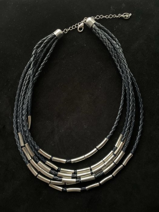 Naszyjnik boho, granatowy, wielowarstwowy, rzemyki plus blaszki