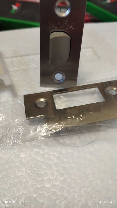 Двері міжкімнатні.Нові. Полотно 70 см, коробка, лиштва ,ручки,петлі.