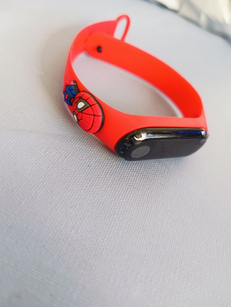 Zegarek elektroniczny  czerwony  Spiderman  śliczny NOWY